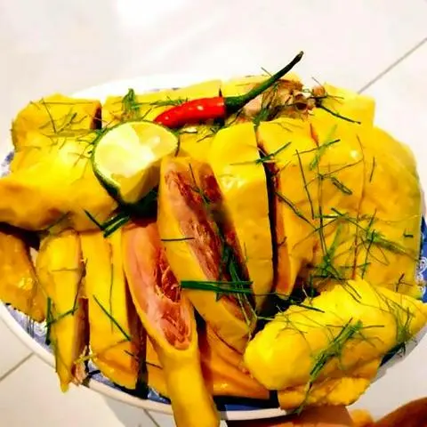 Hình ảnh Gà ủ muối tiêu hoa nguyên con