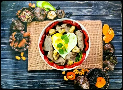 Hình ảnh mì trộn thịt bò tóp mỡ + trứng