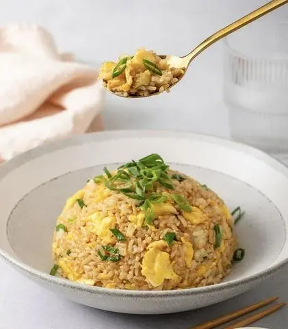 Hình ảnh Cơm Chiên Trứng Tỏi Phi