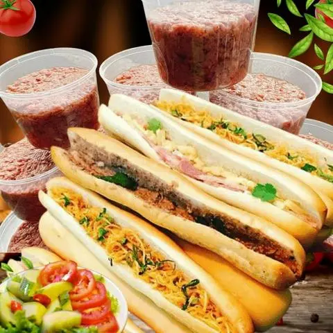 Hình ảnh 10 Bánh mì que xúc xích+ tặng 1ly trà liplon tắc
