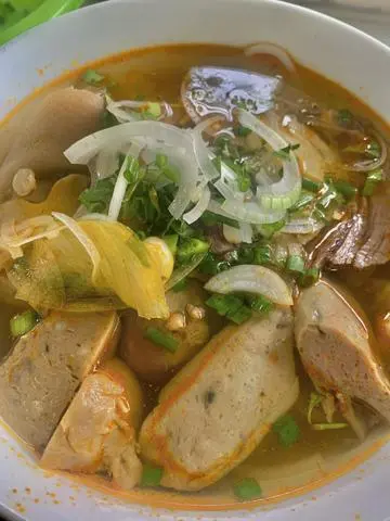 Hình ảnh Bún bò nạm - chả