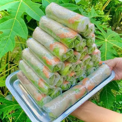 Hình ảnh Combo 1 - 1 sữa chua truyền thống - 5 gỏi cuốn tôm thịt
