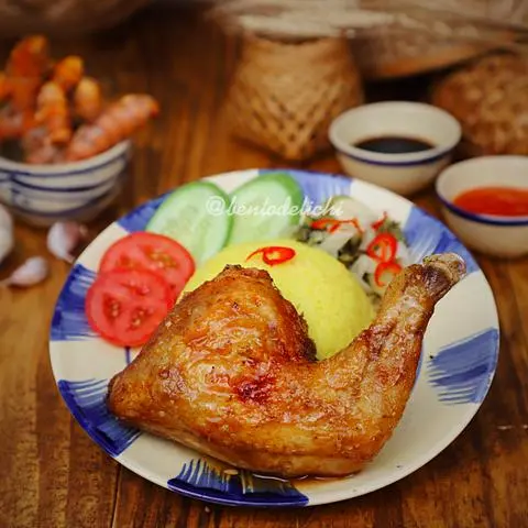 Hình ảnh Cơm Gà Xốt Me (Đùi Lớn Góc Tư)