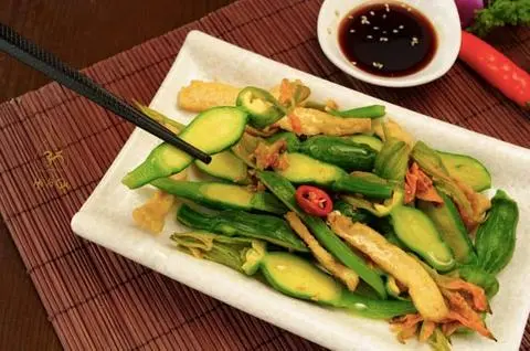 Hình ảnh Bí nụ xào nấm chay