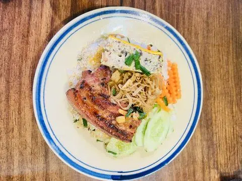 Hình ảnh cơm tấm ba rọi , chả , bì 