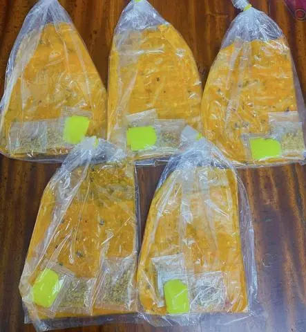 Hình ảnh Bánh Tráng Cuốn Bơ, Tỏi