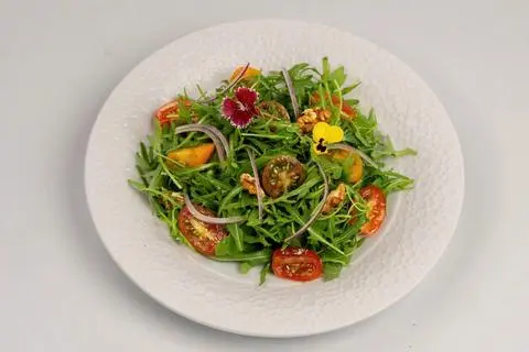 Hình ảnh Balsamic arugula - heirloom tomato salad