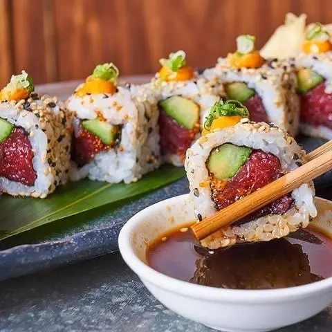 Hình ảnh Cơm cuộn cá ngừ sốt cay - Tuna spicy rolls 4 pcs