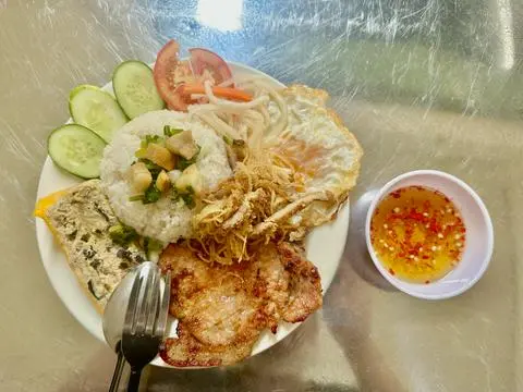 Hình ảnh Cơm bì- ốp la