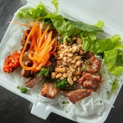 Hình ảnh Bún thịt chả giò+ Pepsi