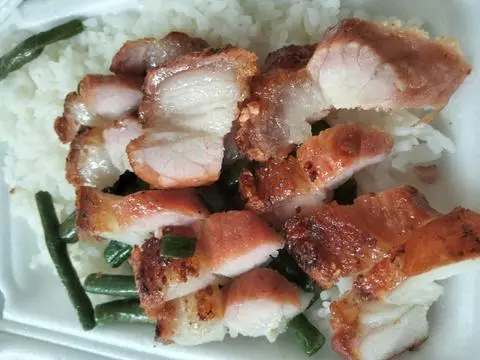 Hình ảnh cơm thịt heo nướng lu 