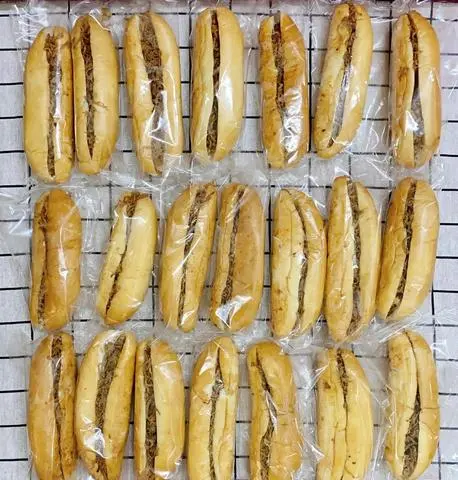 Hình ảnh Bánh mì gà sốt bơ