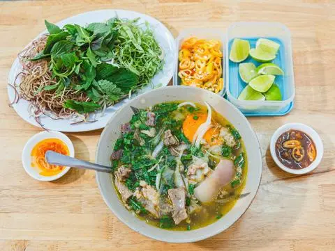 Hình ảnh Bún Bò Giò + Nạm + Chả