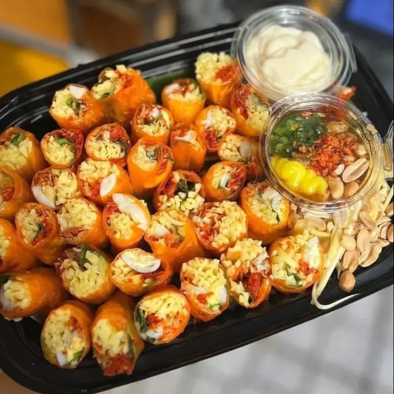 Hình ảnh Combo 2 phần bánh tráng cuốn sốt me bơ+ ly trà tắc 