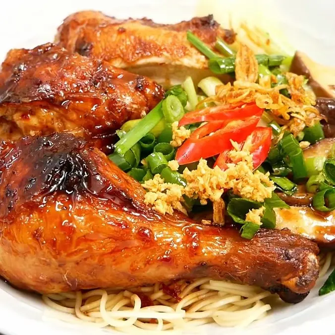 Hình ảnh Mì trộn đùi góc tư sốt mắm tỏi