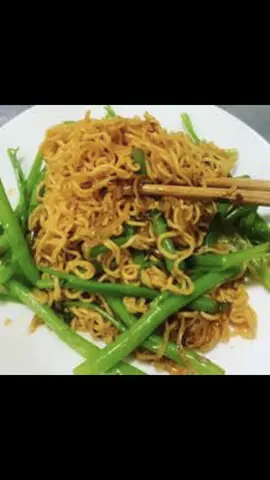 Hình ảnh mì  xào rau muống