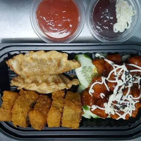 Hình ảnh Gà Viên Xốt Cay + Kimpap + 2c Mandu 