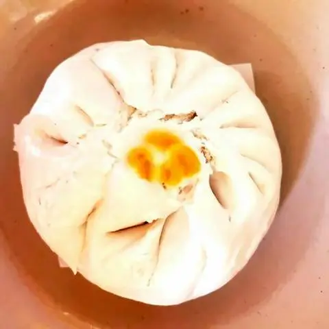 Hình ảnh Bánh bao - 2 trứng cút