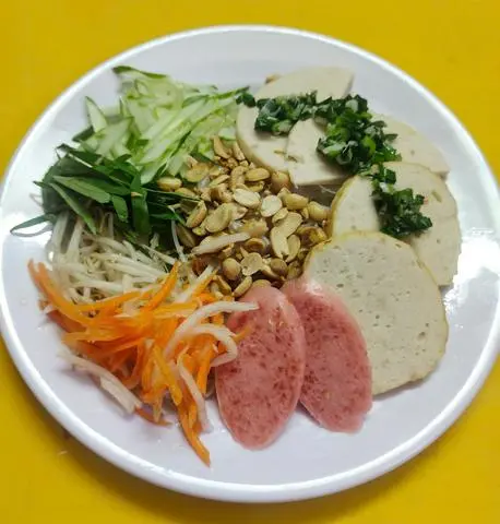 Hình ảnh Bún chả lụa 