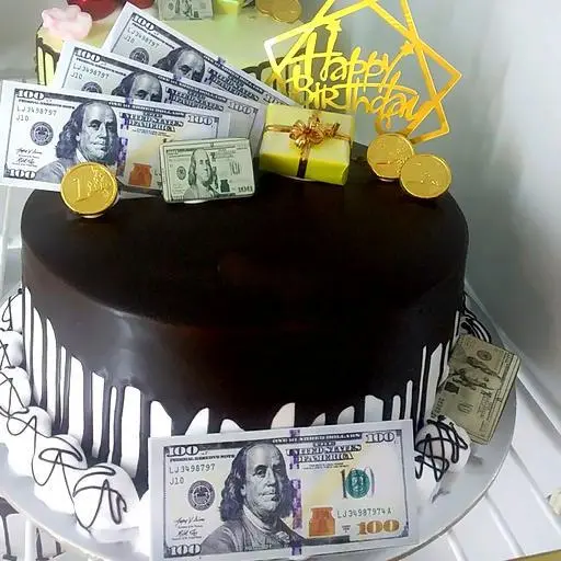 Hình ảnh Bánh Kem Trang Trí Tiền Đô Size 16cm