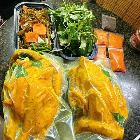 Hình ảnh Gà Ta Ủ Muối Hoa Tiêu Nguyên Con 