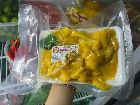 Hình ảnh 1 khay chân gà ủ muối rút xương - 350gr