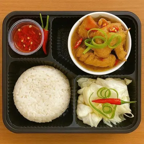 Hình ảnh Cơm Gà Kho Sả Ớt