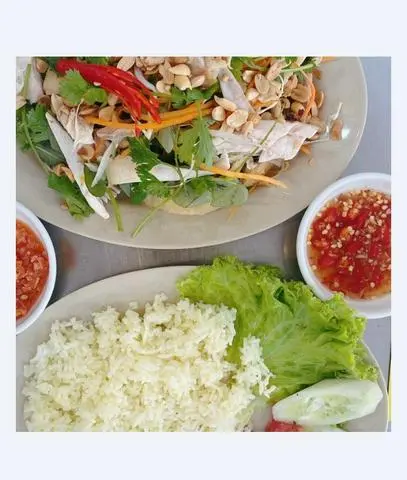 Hình ảnh Cơm gỏi gà 2 người ăn