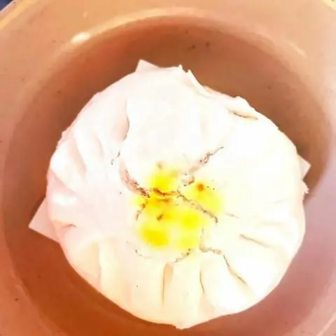 Hình ảnh Bánh bao - 1 trứng cút - 1 trứng muối