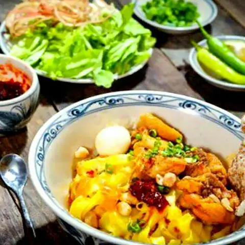 Hình ảnh Mì thịt trứng chả