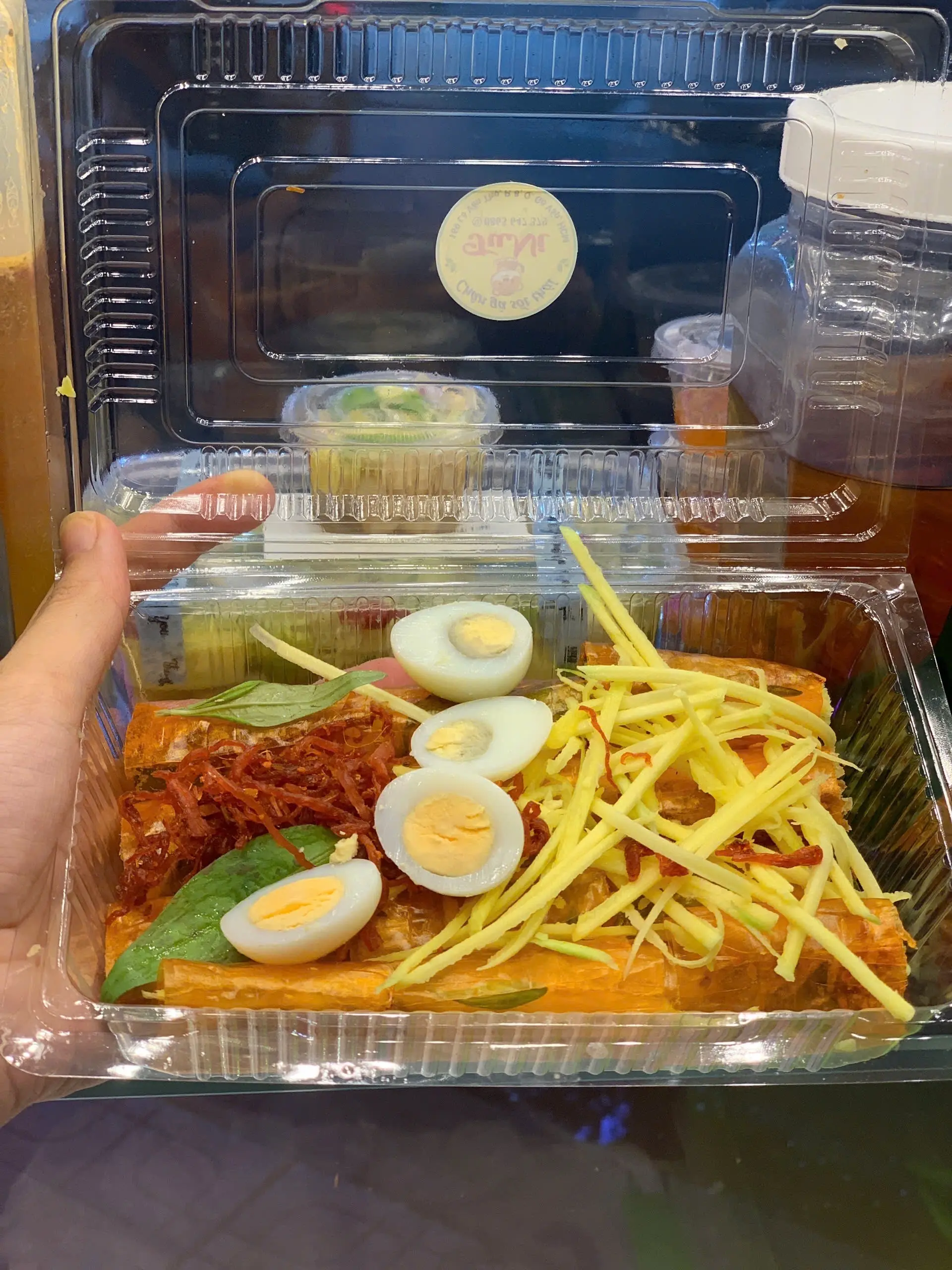 Hình ảnh Bánh Tráng Cuộn Chấm Sốt Me