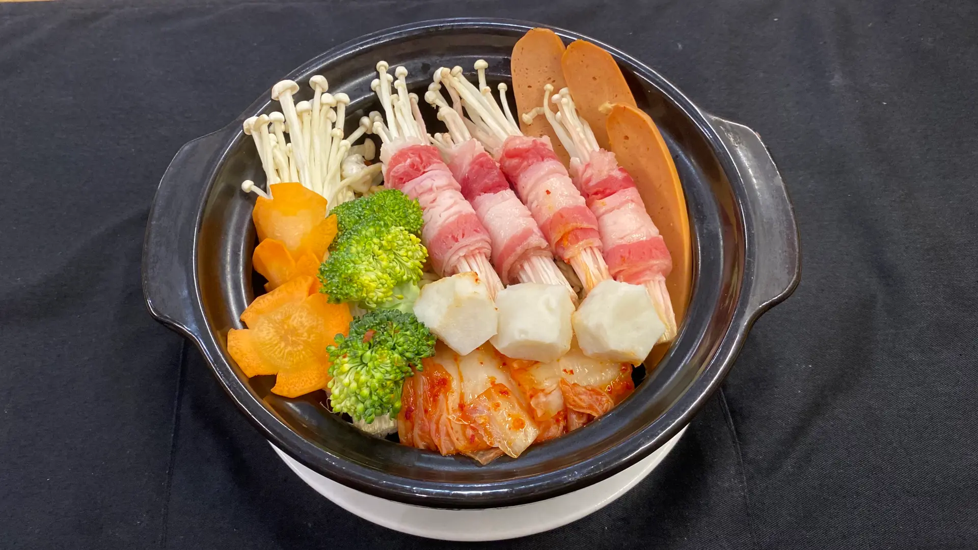 Hình ảnh Mì kim chi bò cuộn kim châm 