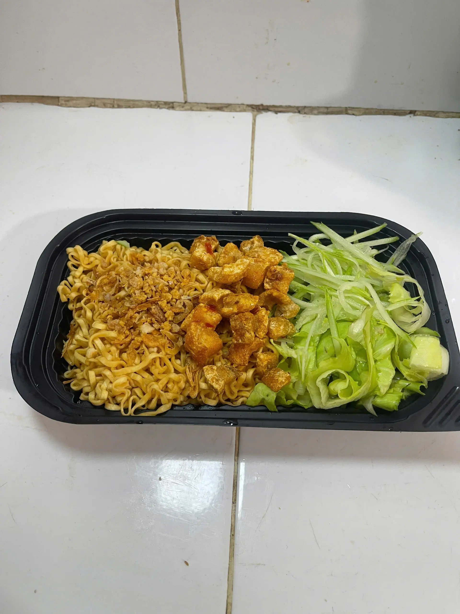Hình ảnh Mì Trộn Sốt Thái Tóp Mỡ