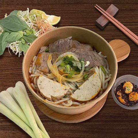 Hình ảnh Bún bò Huế nạm chả