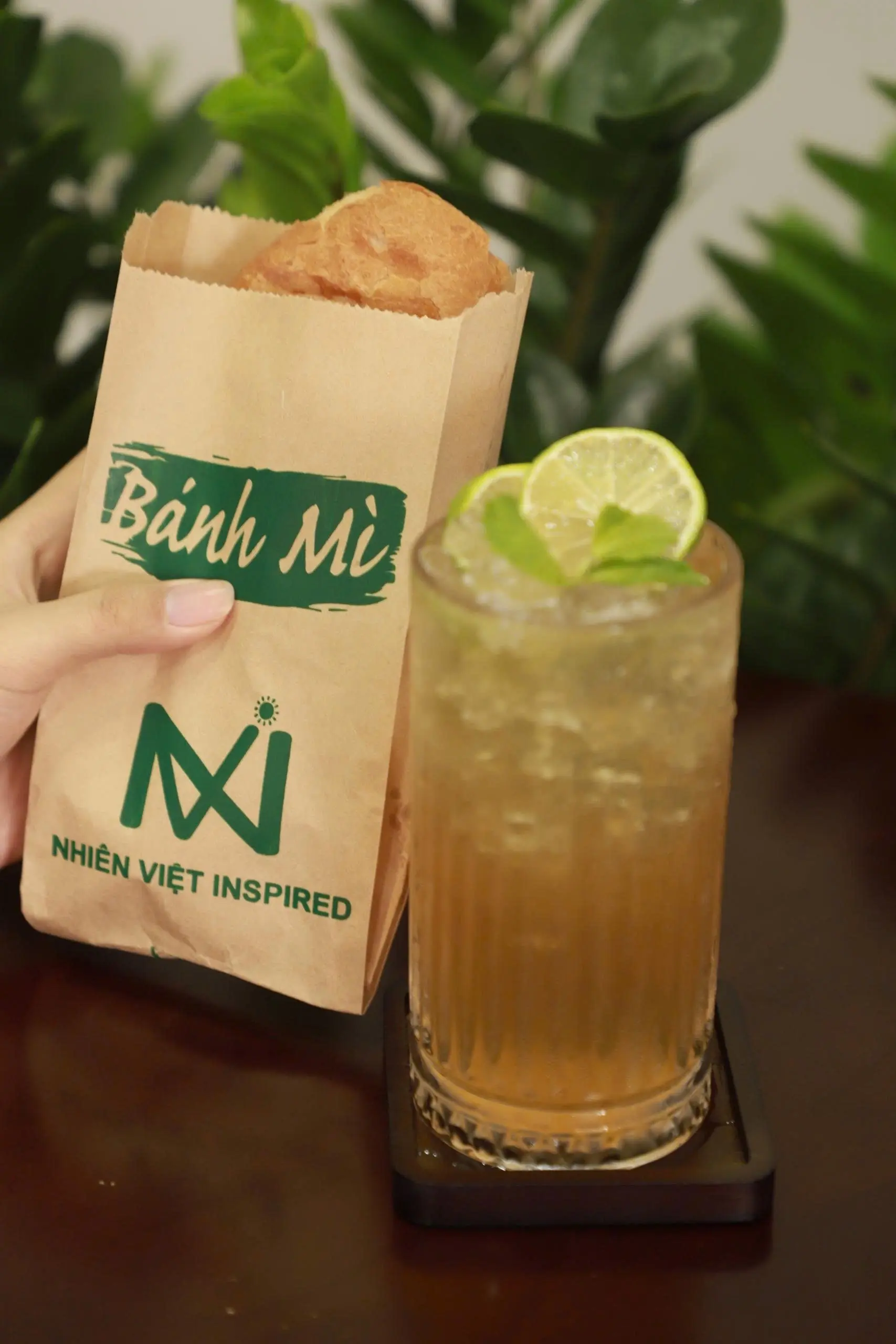 Hình ảnh Combo bánh mì - trà