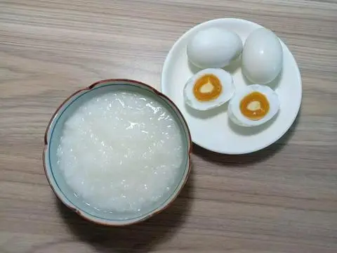Hình ảnh Cháo trắng - hột vịt muối
