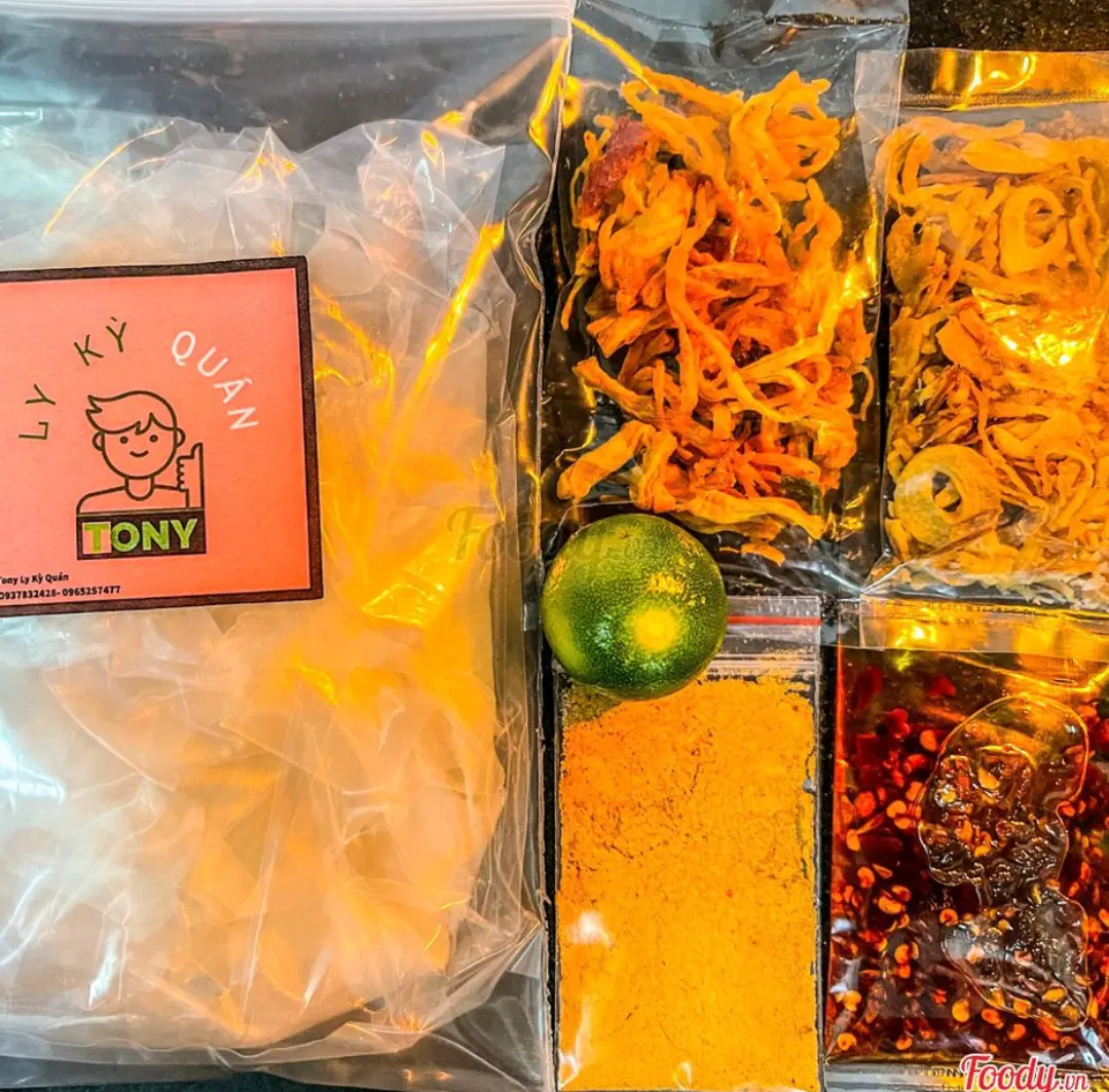 Hình ảnh Bánh Tráng Muối Nhuyễn Sa Tế Tỏi Phi Khô Gà 