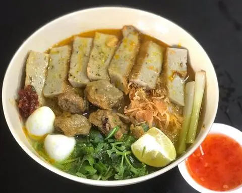 Hình ảnh Bánh canh tô nhiều chả