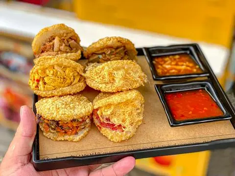 Hình ảnh Xôi chiên trứng & chà bông (combo 3 cái)