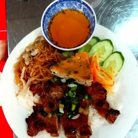 Hình ảnh Cơm tấm sườn bì chả