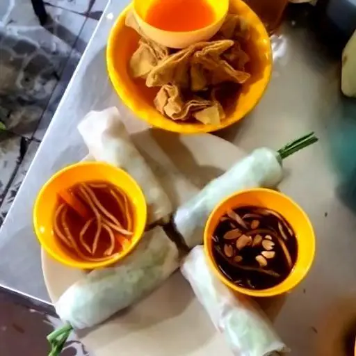 Hình ảnh Combo 2 bì  - 2 gỏi  - 5 viên hoành thánh chiên