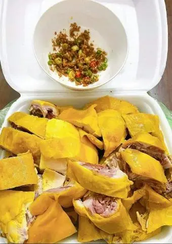 Hình ảnh Gà ủ muối - Không đầu (Chặt sẵn)