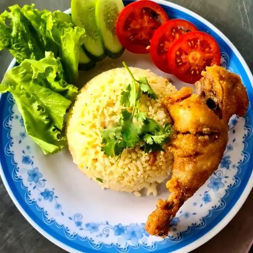 Hình ảnh Combo cơm gà - nước
