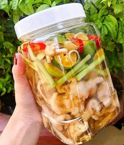 Hình ảnh Chân Gà Rút Xương Sả Tắc Hộp Hơn 1kg