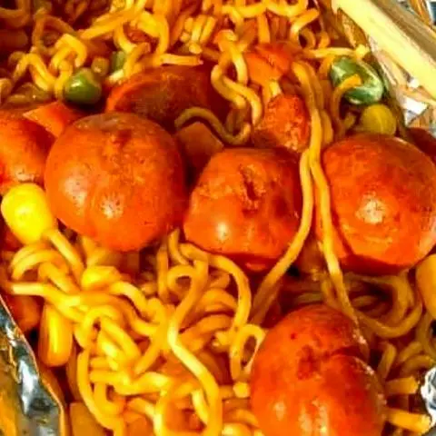 Hình ảnh Mì trộn xúc xích