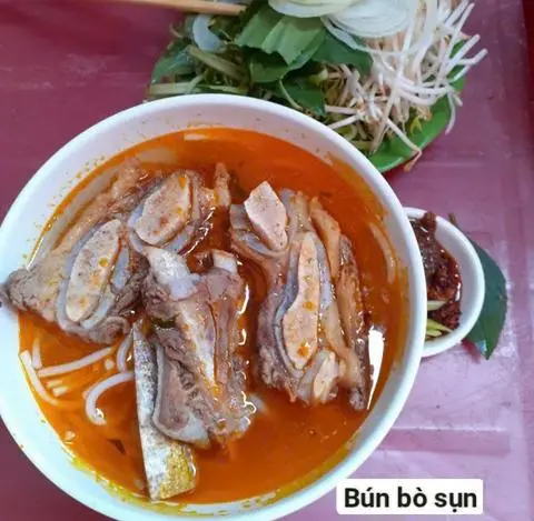 Hình ảnh Bún bò Huế sụn