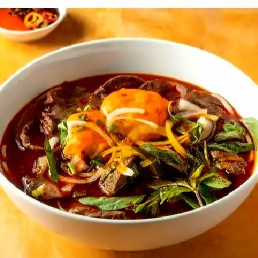 Hình ảnh Bún bò Huế thường - nước ngọt tự chọn
