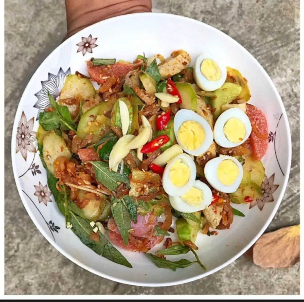 Hình ảnh tré trộn rau răm+chân gà xã tắc rút xương 