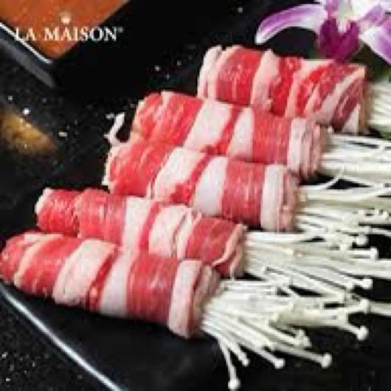 Hình ảnh Ba chỉ bò cuộn nấm kim châm