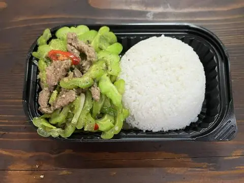 Hình ảnh Cơm bò xào khổ qua
